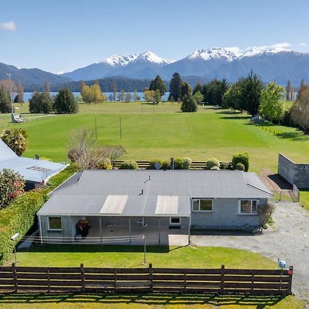 Kepler Retreat - Te Anau Holiday Home エクステリア 写真