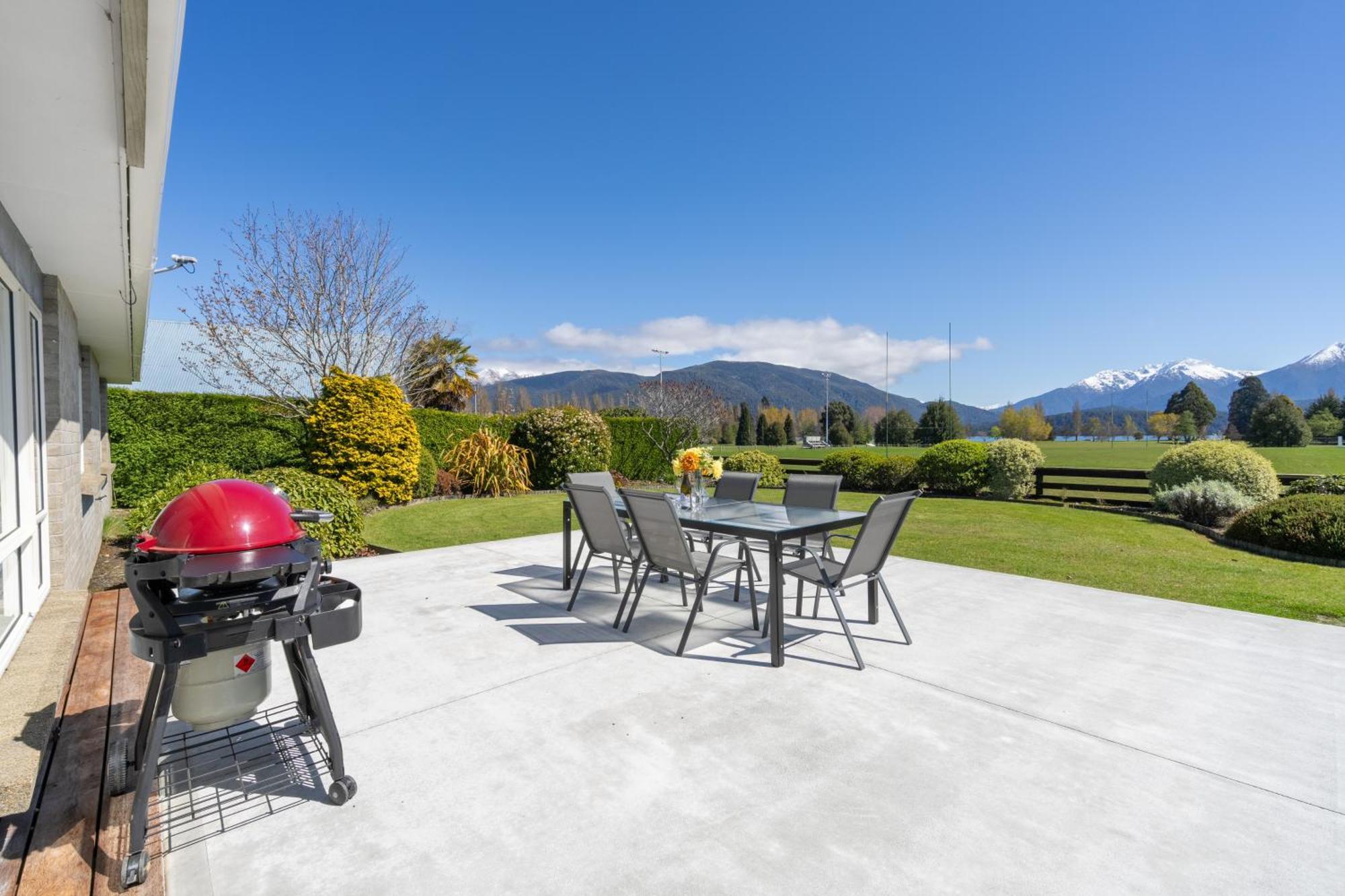 Kepler Retreat - Te Anau Holiday Home エクステリア 写真