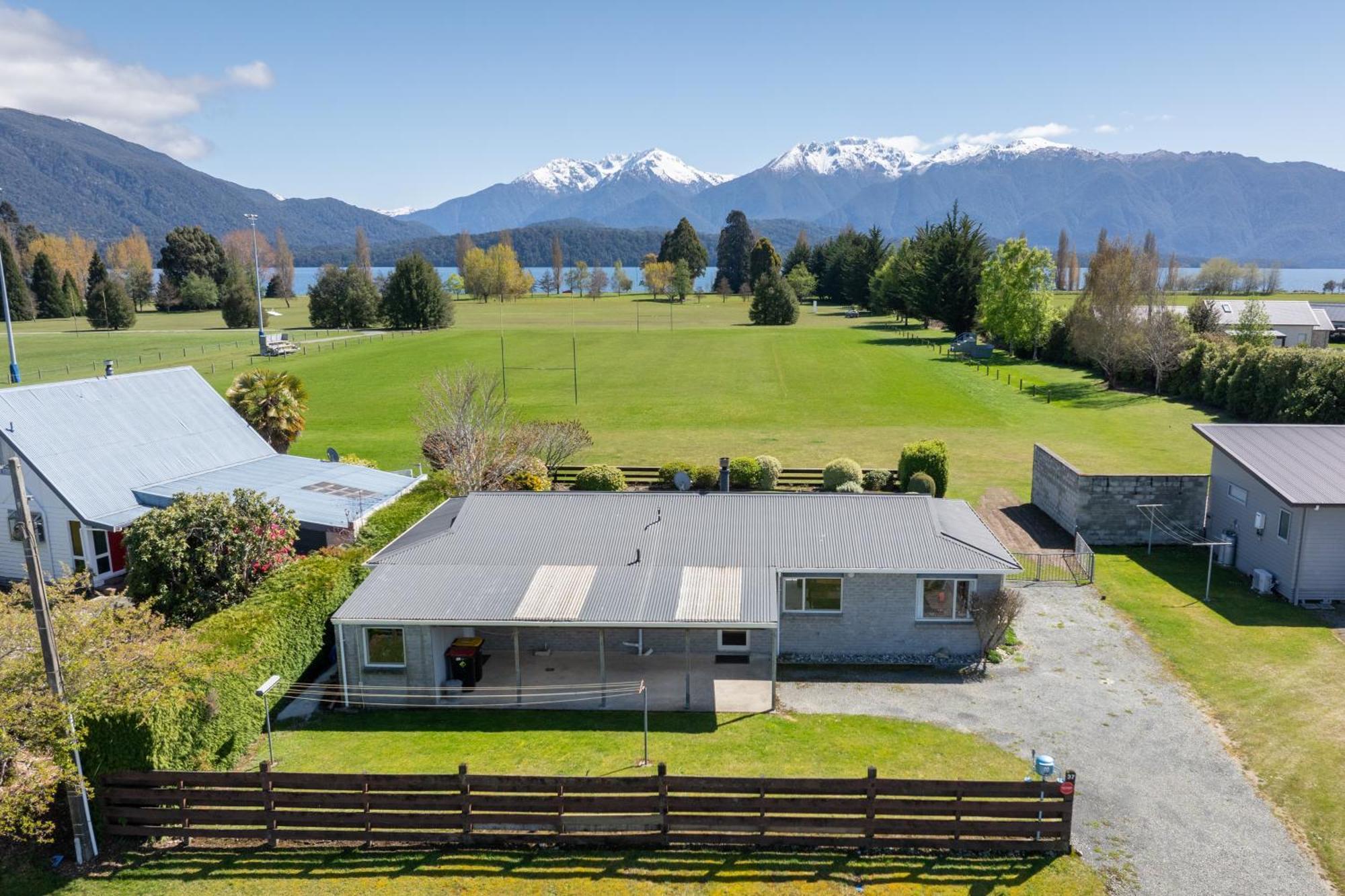 Kepler Retreat - Te Anau Holiday Home エクステリア 写真