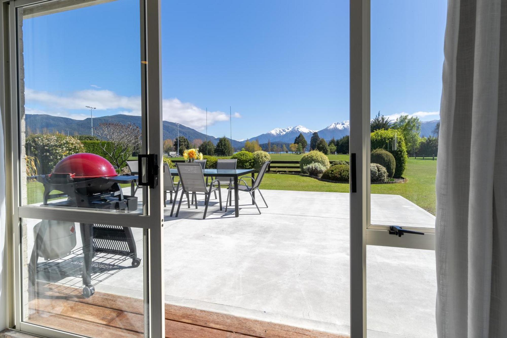 Kepler Retreat - Te Anau Holiday Home エクステリア 写真